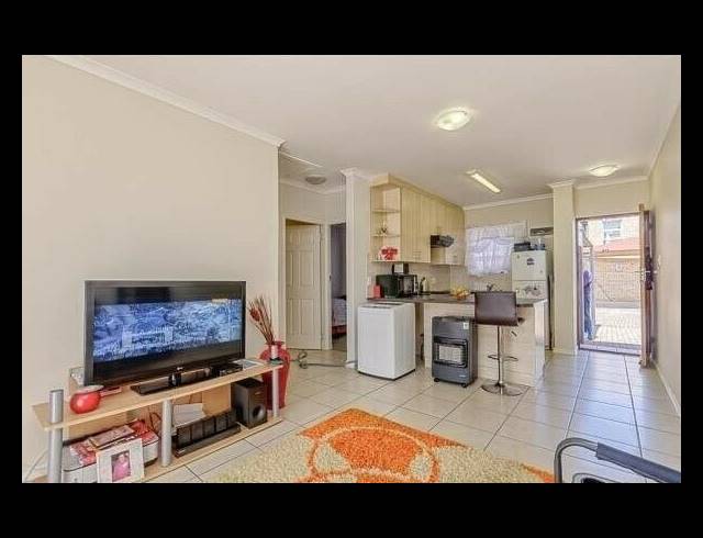 2 BEDROOM TOWNHOUSE RENTED IN WALMER HEIGHTS